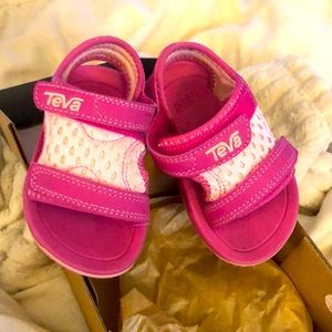 Teva baby sandals size 4